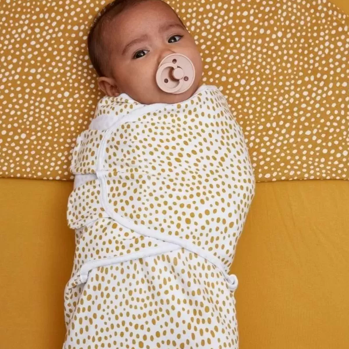 Slaapzakken-Meyco Inbakerdoek Swaddle Cheetah Honey Gold (0-3M)