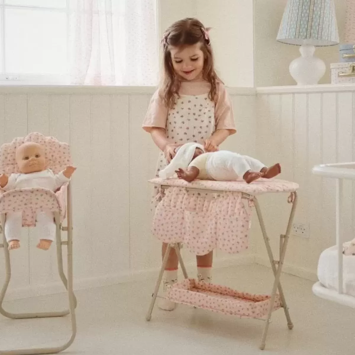 Poppen & Accessoires-Konges Slojd Poppen Commode Bloomie Blush